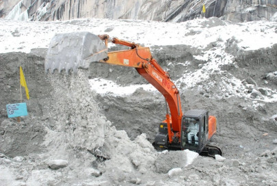 day 24 more engineering equipment to be dispatched to siachen day 24 more engineering equipment to be dispatched to siachen