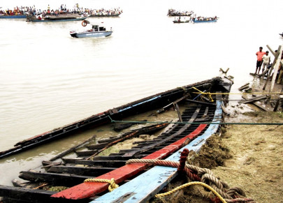 india ferry disaster leaves 200 dead missing