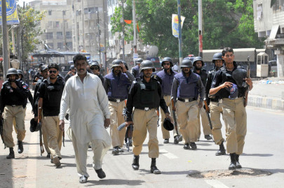 day 5 18 injured as lyari sweep continues day 5 18 injured as lyari sweep continues