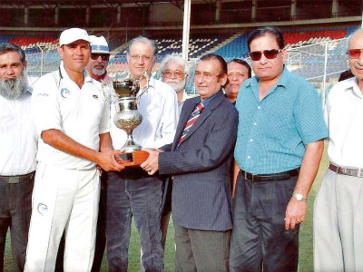 cricket karachi omar win zone final