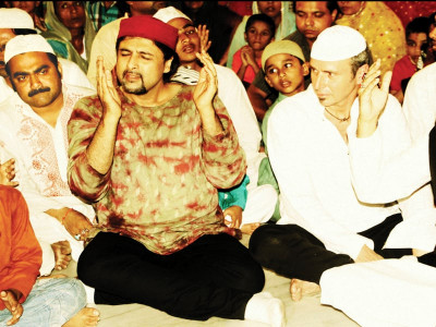 salman ahmad performs at ajmer sharif