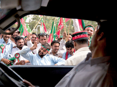 pti rally on kaptan s delayed arrival tsunami began to trickle pti rally on kaptan s delayed arrival tsunami began to trickle