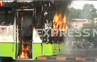 accident youth crushed to death by bus in lahore