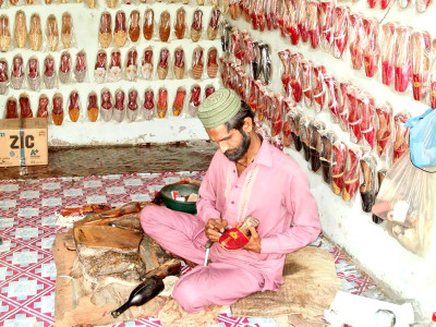 stitch up khussa makers feel the economic squeeze stitch up khussa makers feel the economic squeeze