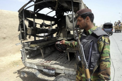 remote controlled bomb kills 1 policeman injures 3 in quetta