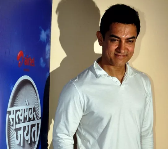 maharashtra seeks aamir s support for girl child maharashtra seeks aamir s support for girl child