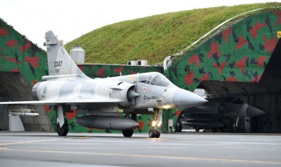 paf fighter aircraft crashes near sonmiani paf fighter aircraft crashes near sonmiani