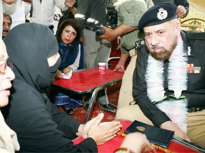 misri shah ig forced to quit kutchery as complainants rush stage