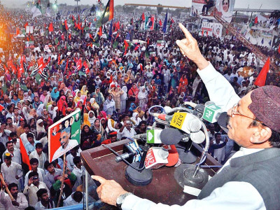 season of politicking shah threatens long march on lahore
