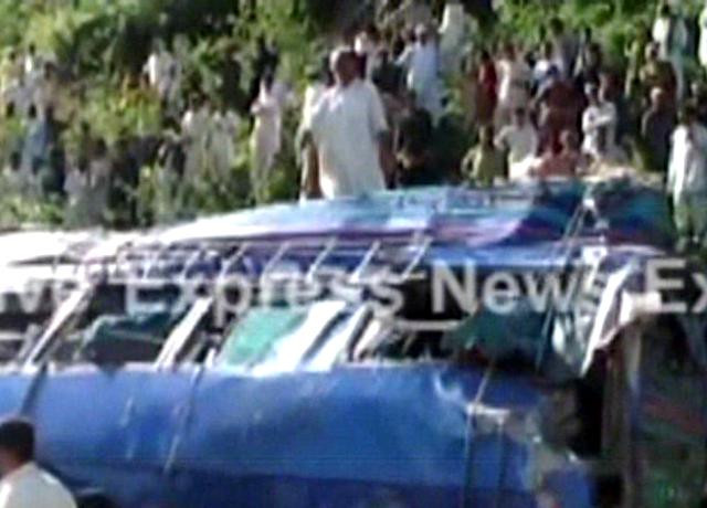accident 3 dead 20 injured as passenger bus falls into ravine