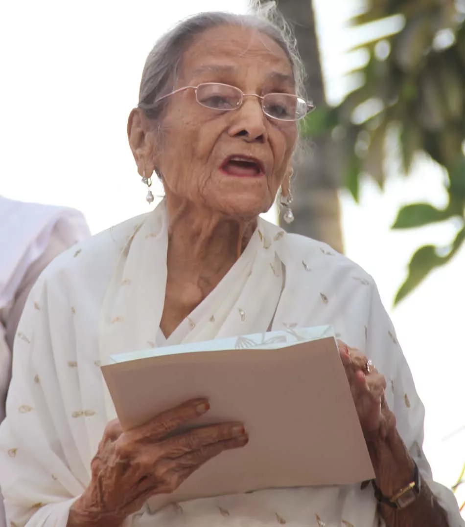 transitions qamar apa one of karachi s oldest urdu teachers passes away transitions qamar apa one of karachi s oldest urdu teachers passes away