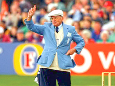 cricket bird criticises the use of technology