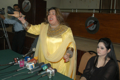 veena malik is not my friend dolly bindra