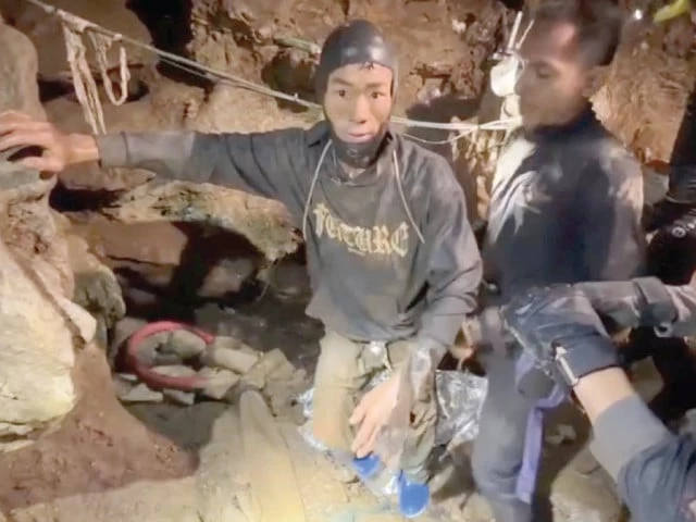 rescuers pull out the first trapped person named mued from a flooded cave in xaisomboun province laos photo reuters rescuers pull out the first trapped person named mued from a flooded cave in xaisomboun province laos photo reuters