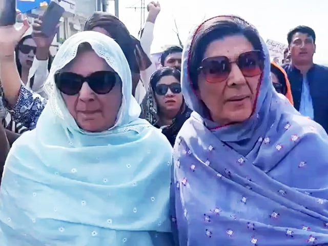 Imran sisters, PTI leaders denied jail meeting again