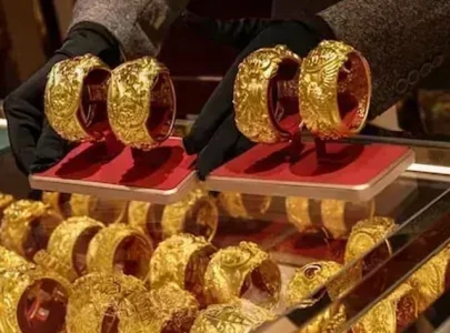 gold falls rs2 400 as global rates retreat gold falls rs2 400 as global rates retreat