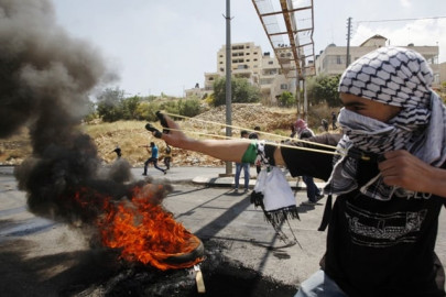 palestinians and israelis clash in jerusalem march