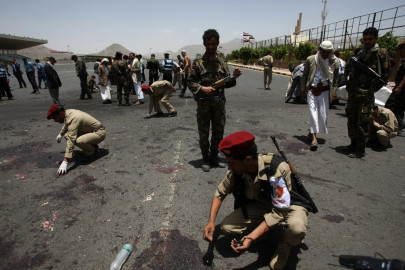 yemen violence worsens as suicide bomber kills 90