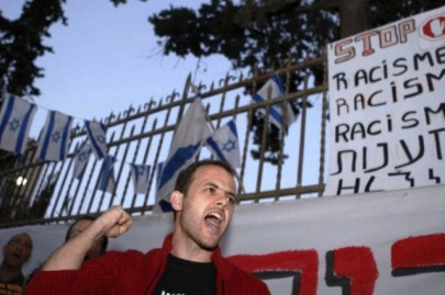 tel aviv race riot flags bitter immigration dispute