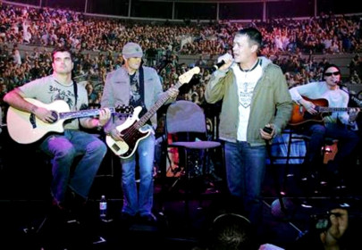 founding member of 3 doors down leaves band