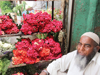 at teen hatti more than three roads meet to create a neighbourhood