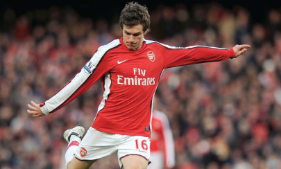 football ramsey unsure about van persie decision