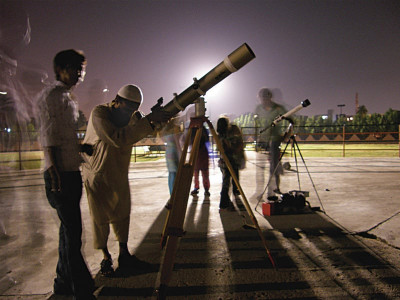 star struck in the city of lights these people prefer the dark star struck in the city of lights these people prefer the dark