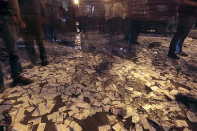 furious demonstrators torch former mubarak prime minister s office