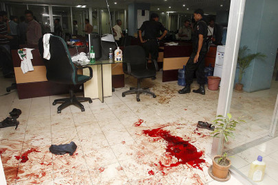 bangladeshi journalists in terrifying machete attack