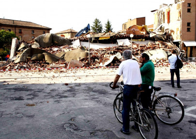 rescuers comb rubble for italy quake survivors