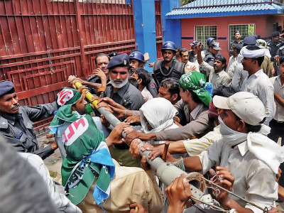 energy crisis power protests stir trouble in faisalabad lahore energy crisis power protests stir trouble in faisalabad lahore