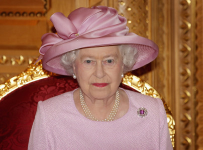 fashion plaudits for queen elizabeth s impeccable style