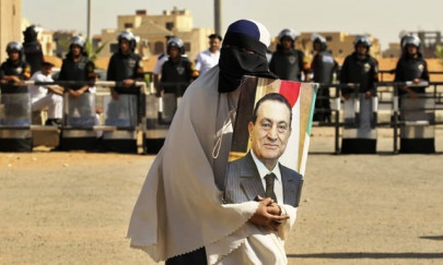 egypt judge sentences hosni mubarak to life in prison