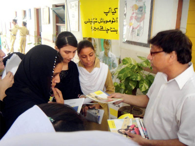 career counselling students meet professionals to get a taste of what life is going to be like after school career counselling students meet professionals to get a taste of what life is going to be like after school