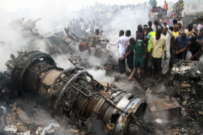 153 feared dead as plane crashes in nigeria