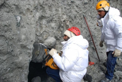 siachen avalanche tragedy rescuers recover major s body from giari s rubble siachen avalanche tragedy rescuers recover major s body from giari s rubble