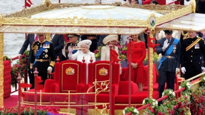 elizabeth s jubilee contrasts with victoria s empire fest