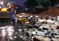 seven die in india hospital wall collapse