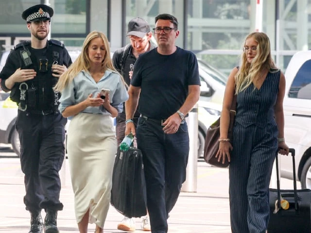 newly elected makerfield mp andy burnham walks at manchester piccadilly station photo reuters newly elected makerfield mp andy burnham walks at manchester piccadilly station photo reuters