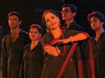 poetry by faraz and faiz speak of ethnic divide existing in society