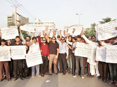 sheesha smoke cafe workers protest at unjust crackdown sheesha smoke cafe workers protest at unjust crackdown