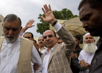 contempt of court sc bars malik riaz from giving statements to media