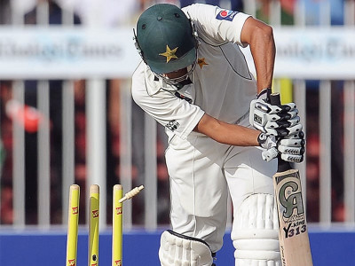 odi series zaheer backs struggling younus