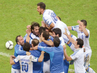 euro 2012 greece dedicate progress to countrymen