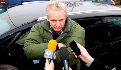 wikileaks founder faces arrest after spending night in ecuadorian embassy