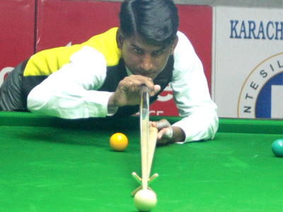 changezi storms into snooker final
