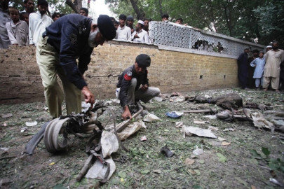 two killed 22 injured in peshawar blast