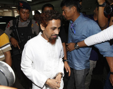 indonesian court sentences bali bomber to 20 years in prison