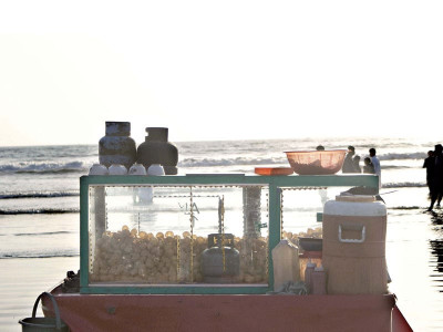 contractor profiteers off peddlers by charging arbitrarily for operating at seaview