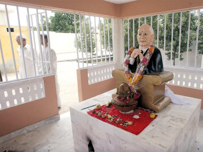 people gather at hindu cremation site to pay respect to its guardian